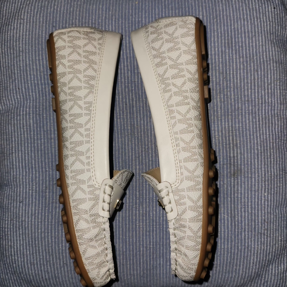 Michael Kors Cream and Gray Flats with Classic Comfort Size 5.5m - Picture 2 of 9